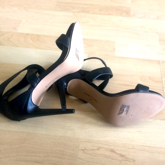 Kenneth Cole Black Stiletto Heels - Picture 6 of 9